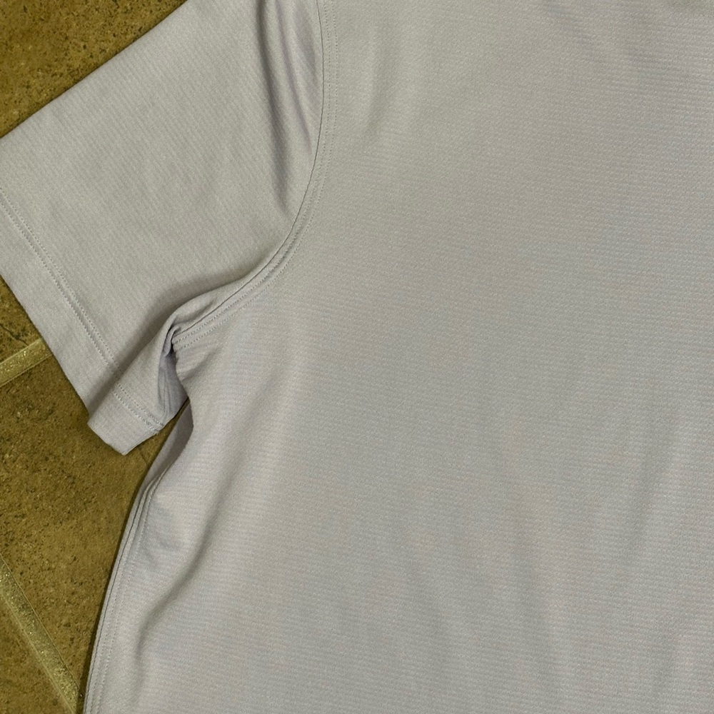 💫Lululemon Women’s Ultralight Waist-Length Tee, Light Purple, NEVER WORN! Size 4 - Picture 8 of 11